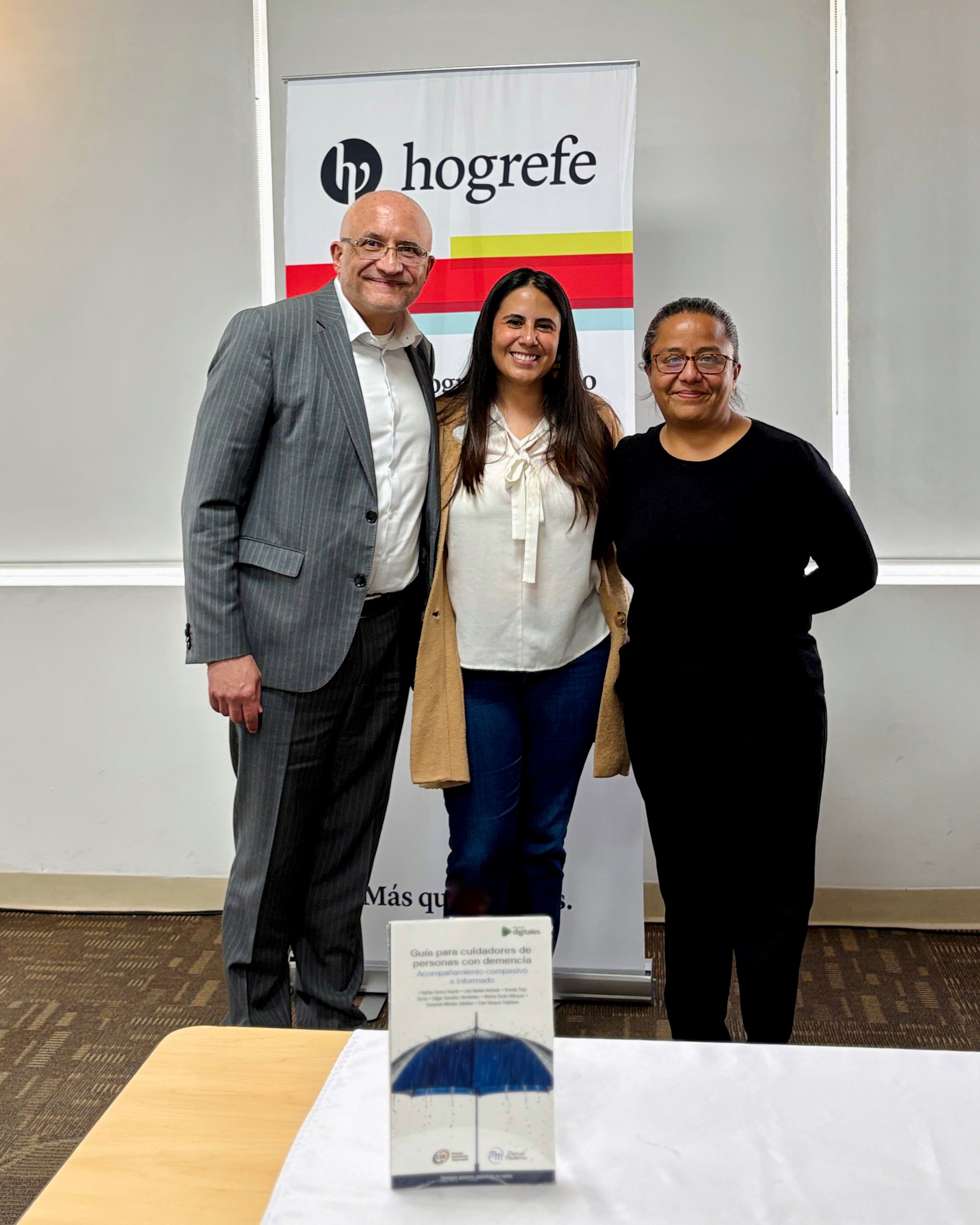 Presentación de libro, iniciativa para grupo de personas vulnerable, libro gratuito 